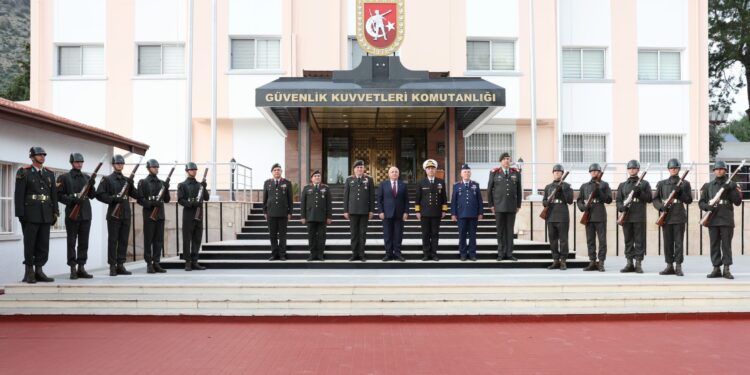 Türkiye Milli Savunma Bakanı Güler, KKTC’de Boğaz Şehitliğini ziyaret etti