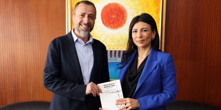 Kuzey Kıbrıs’ta Yolsuzluk Algısı Raporu, Özdenefe’ye sunuldu