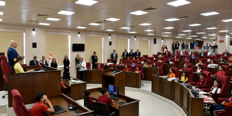 Meclis Genel Kurulu, “Çocuk Hakları” gündemiyle çocuklarla toplandı