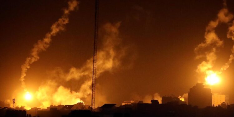 İsrail gece boyu Gazze'ye saldırdı: Çok sayıda Filistinli öldü