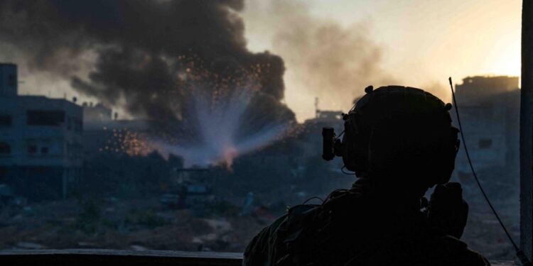 İsrail ordusu, Gazze'yi ortadan bölen koridora operasyon başlattığını duyurdu