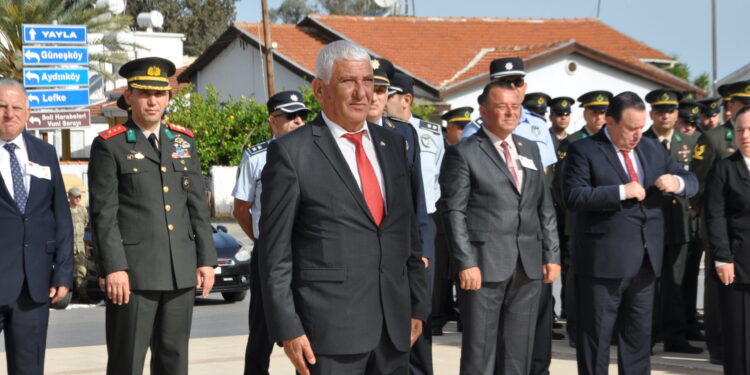 Özçınar 23 Nisan kutlama törenine katıldı