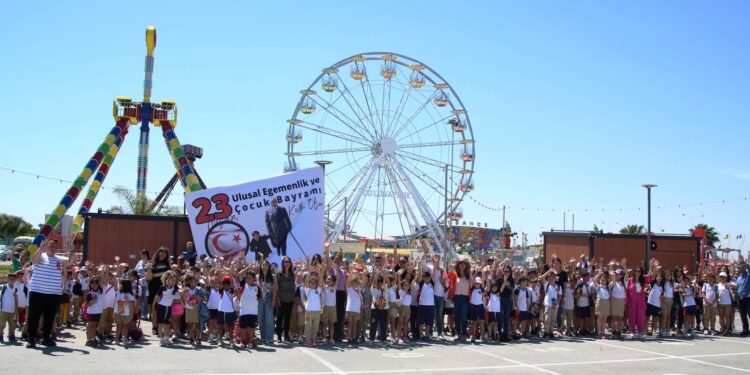 İskele Belediyesi bölge okullarındaki çocuklara yönelik çocuk şenliği düzenledi