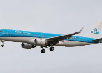 Hollanda'da uçak motoruna kapılan kişi öldü