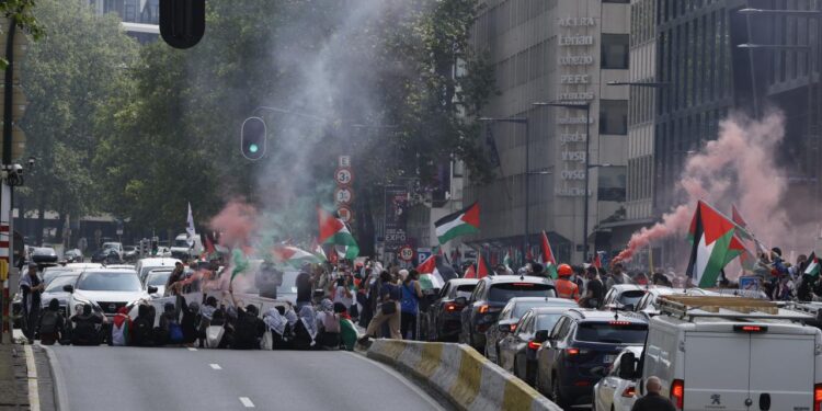 Belçika'da Filistin destekçilerine orantısız güç kullanımı için suç duyurusu