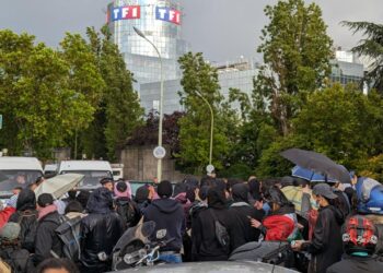 Fransa'da Filistin destekçileri, Netanyahu ile röportaj yapan Fransız kanalını protesto etti
