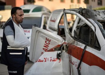 Filistin Kızılayı: İsrail 2 sağlık çalışanını öldürdüğü saldırıda ambulansımızı kasıtlı vurdu