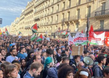 İsrail'in Refah'a saldırısı Paris'te protesto edildi