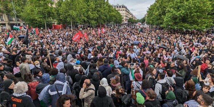 Paris'te Filistinlilerle dayanışma gösterisi düzenlendi