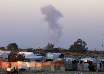 İsrail'in Refah kentinde bir eve düzenlediği hava saldırısında 2 sivil öldü