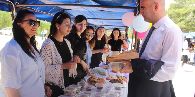 DAÜ’de Şampiyon Melekleri Yaşatma Derneği yararına kermes düzenlendi