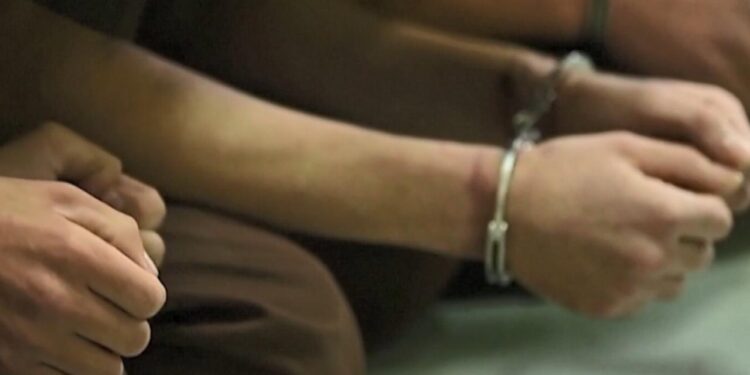 İsrail askerleri Batı Şeria'da 20 Filistinliyi gözaltına aldı