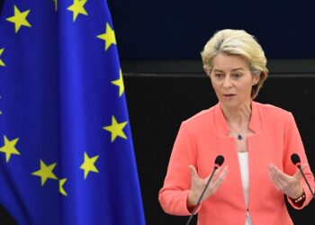 Von der Leyen: Putin bombalamayı durdurursa barış görüşmeleri yapılabilir