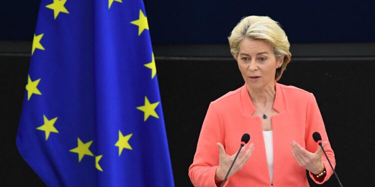 Von der Leyen: Putin bombalamayı durdurursa barış görüşmeleri yapılabilir
