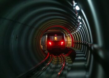 Moskova'daki metroda teknik arıza sonucu 171 yolcu tünelden yürüyerek çıktı