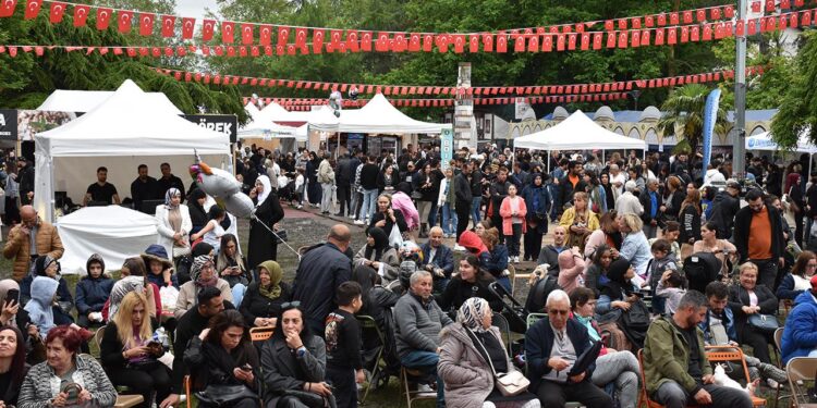 Fransa'da Givors Türk Kültür Festivalini 25 bin kişi ziyaret etti