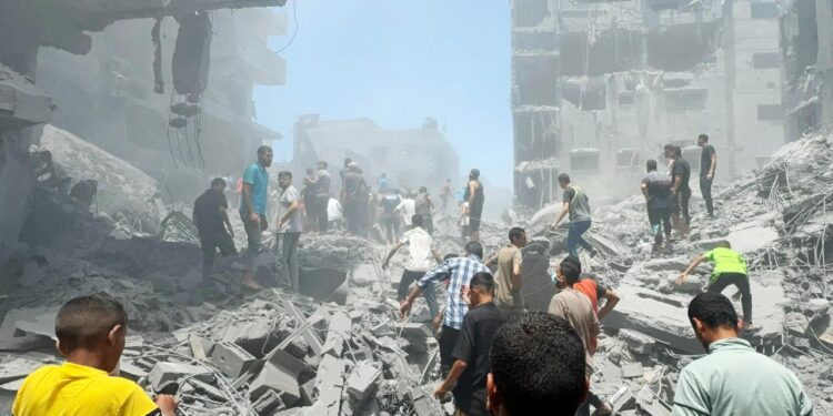 İsrail, Gazze'de mülteci kampı ve bir mahelleye saldırdı: 42 kişi öldü