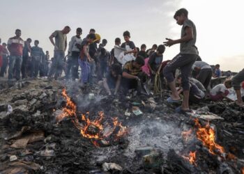 İsrail Gazze'ye saldırılarını sürdürüyor