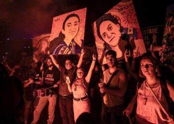 On binlerce İsrailli esir takası anlaşması talebiyle Tel Aviv'de gösteri yaptı