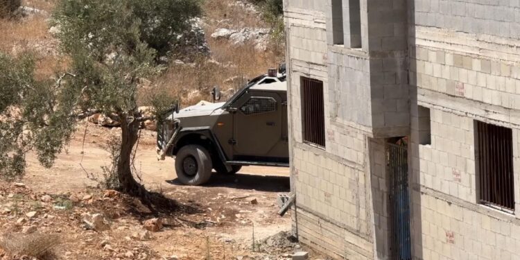 İşgalci İsrail askerleri Batı Şeria'da Filistin Kızılayına ait sağlık noktasını bastı