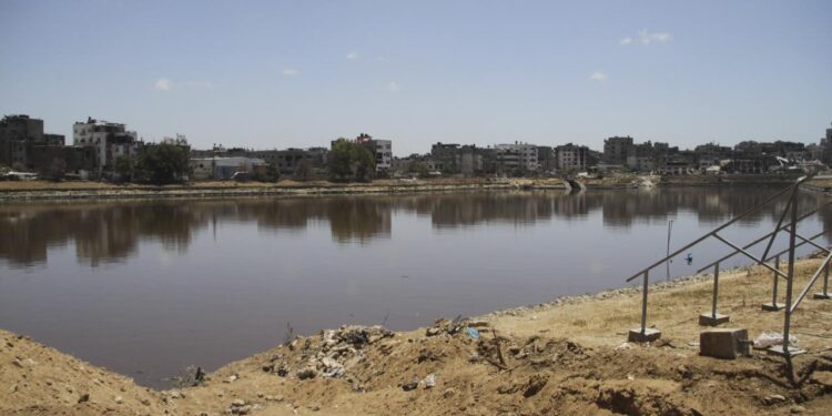 Gazze'de kirli su içmek zorunda kalan Filistinliler pek çok hastalığa yakalanıyor