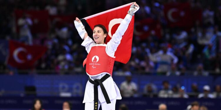 Paralimpik Oyunları'nda ilk madalyamız Meryem Betül Çavdar'dan geldi
