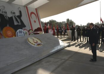 Kurucu Cumhurbaşkanı Denktaş vefatının 13’üncü yıl dönümünde anıt mezarında düzenlenen törenle anıldı