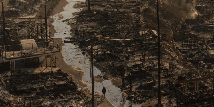 Yangın yeri Los Angeles'ta şimdi de kimyasal madde tehdidi