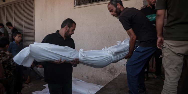 Soykırımcı İsrail'in Gazze'ye saldırılarında can kaybı 62 bin 64'e çıktı